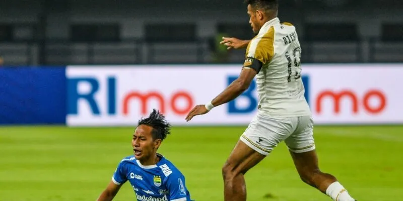 Soi kèo Persib Bandung vs Dewa United, 19h00 ngày 21/11/2025